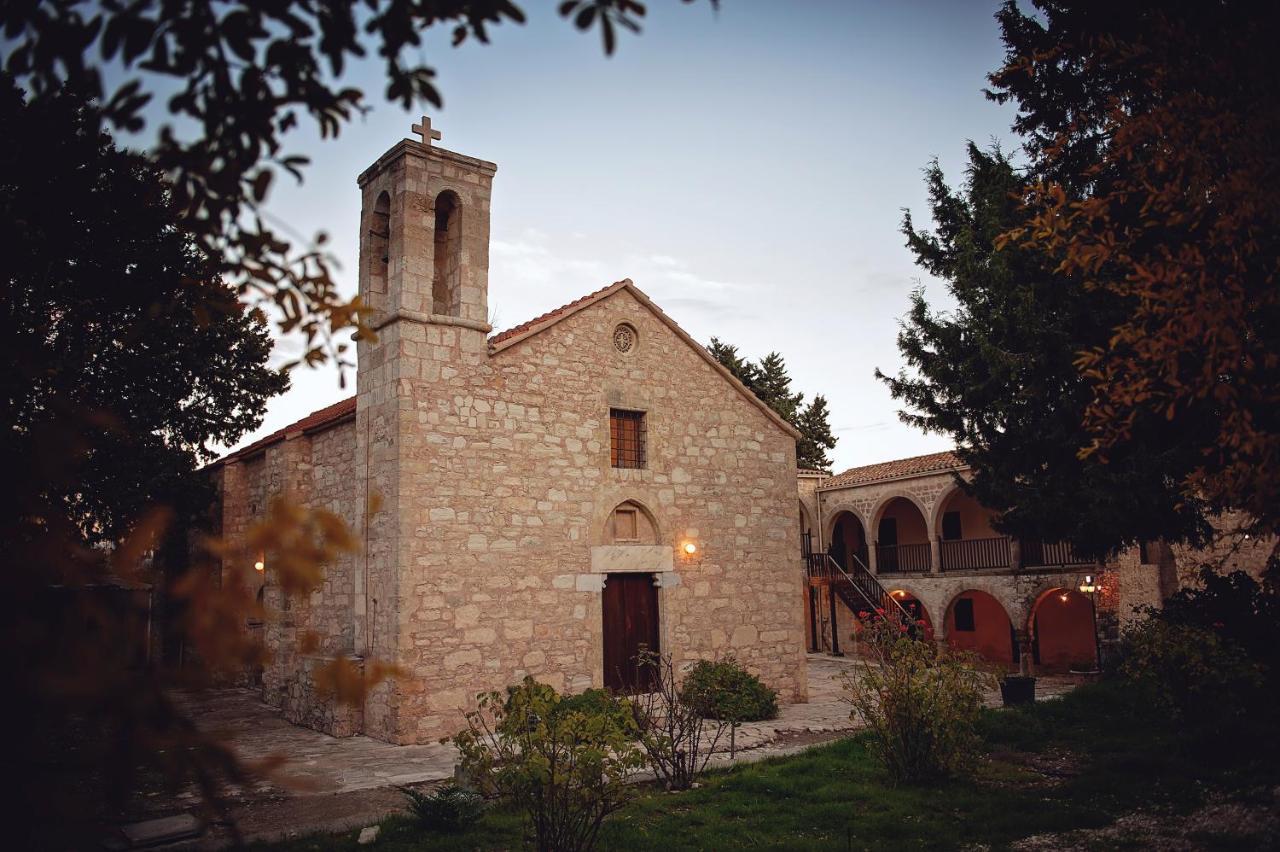 Minthis Resort Tsadha Buitenkant foto The church of the monastery