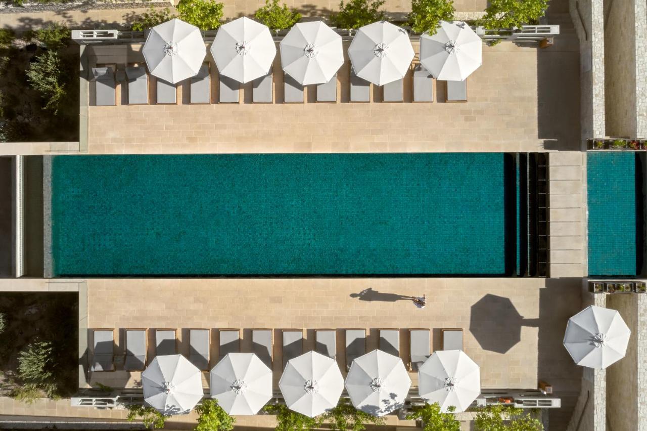 Minthis Resort Tsadha Buitenkant foto Aerial view of the pool at the Hotel