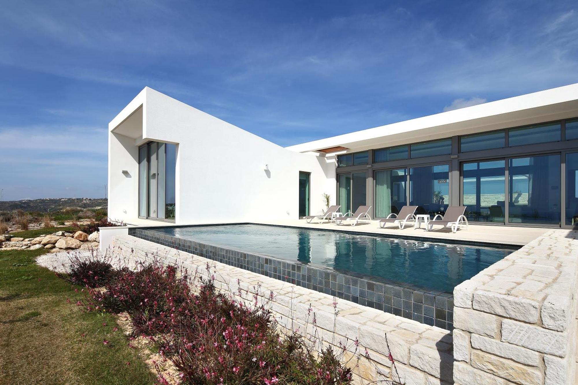Minthis Resort Tsadha Buitenkant foto Villa in Porto Covo, Portugal